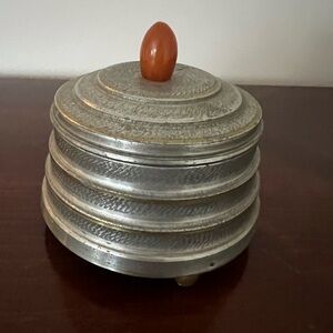 Vintage musical powder box from 1930/40s